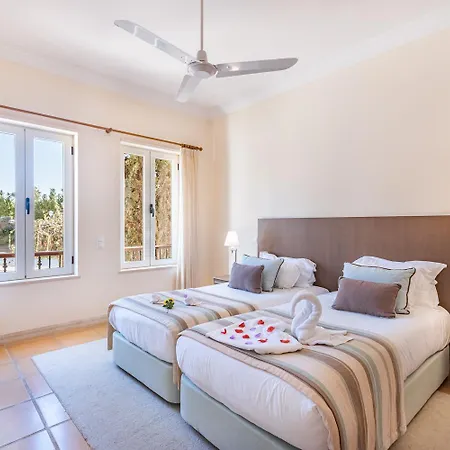 Villa Monte Rei 8 *